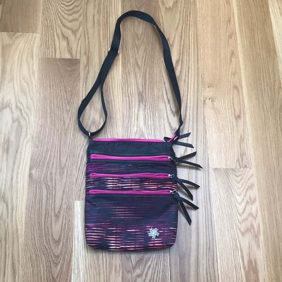 Kohl's Handbags - NWOT Kohl’s Tekgear Crossbody Bag